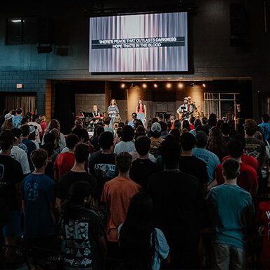 AGS Students_Worship_582x384