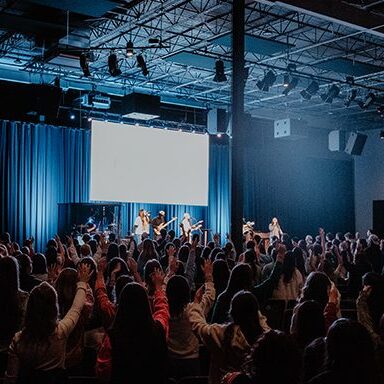 Global Students_worship_582x384